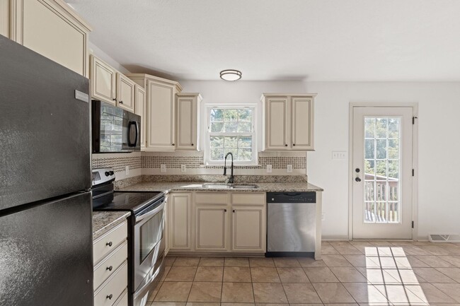 Building Photo - Spacious 4-Bedroom Home in Quiet Cul-de-Sac