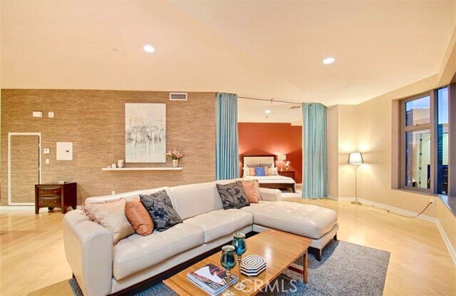 Foto del edificio - 801 S Grand Ave