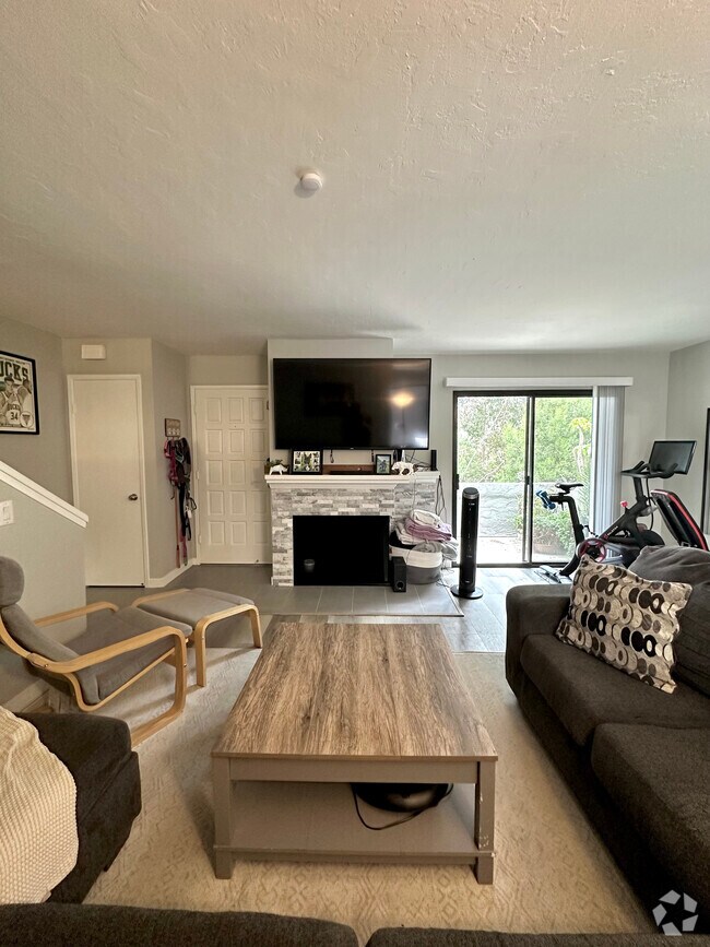 Apartamentos de renta en La Jolla Shores Heights con piscina San