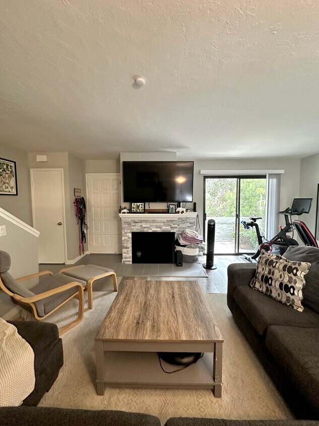 Foto principal - 8750 Villa La Jolla Dr