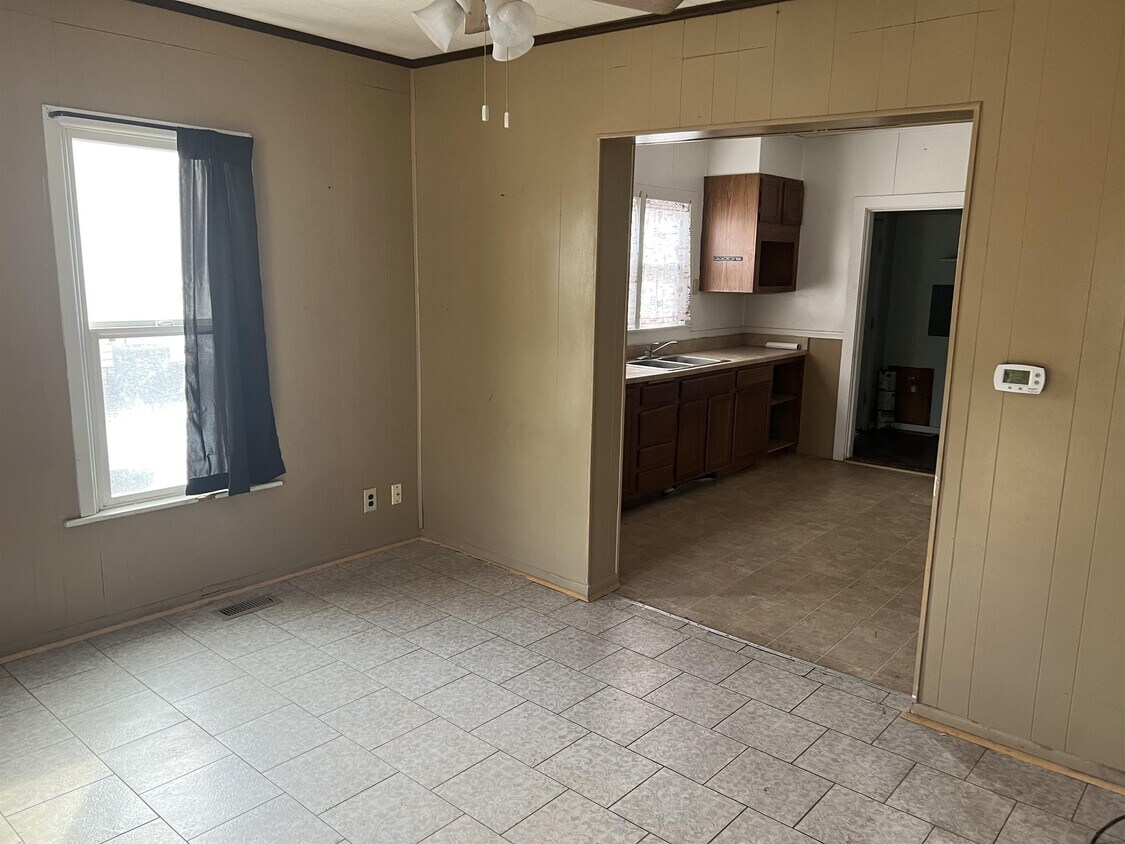 Foto del edificio - 825 N Main St
