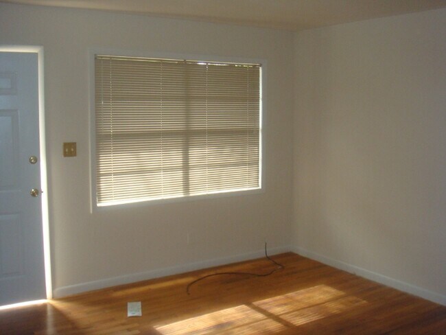 Foto del edificio - 985 Greenwood Ave NE