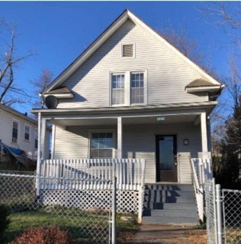 1008 Farnam St. Davenport, IA 52803 House Rental in Davenport, IA