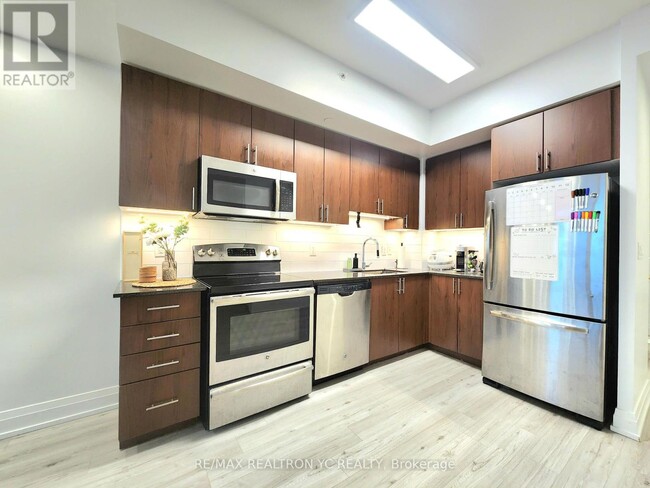 Photo du bâtiment - 7165-7165 Yonge St