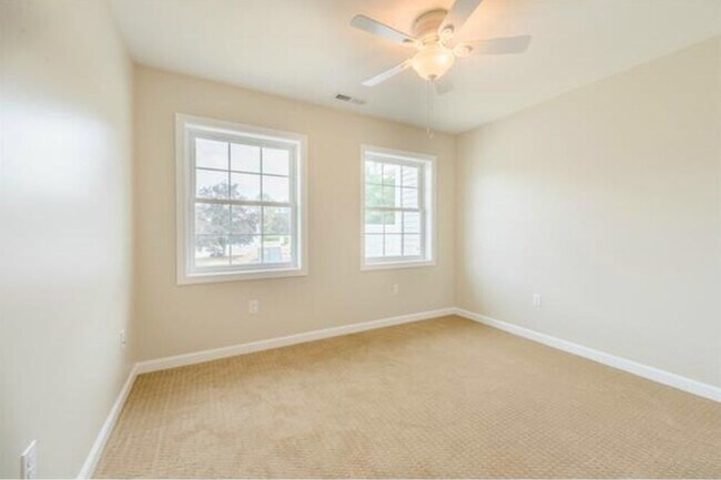 Foto del edificio - 1009 Misty Meadow Ln