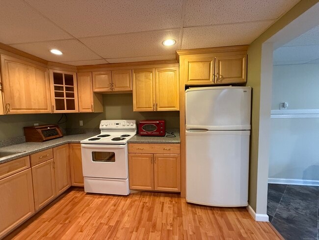 Building Photo - 36 Rock Brook Rd