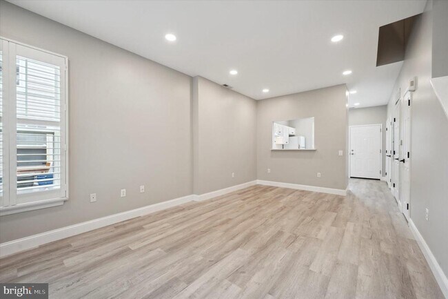 Building Photo - 745 S Juniper St
