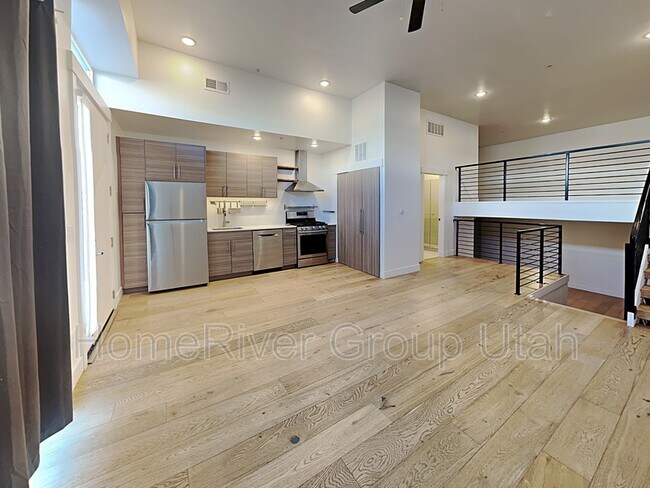 Building Photo - 877 S 200 W