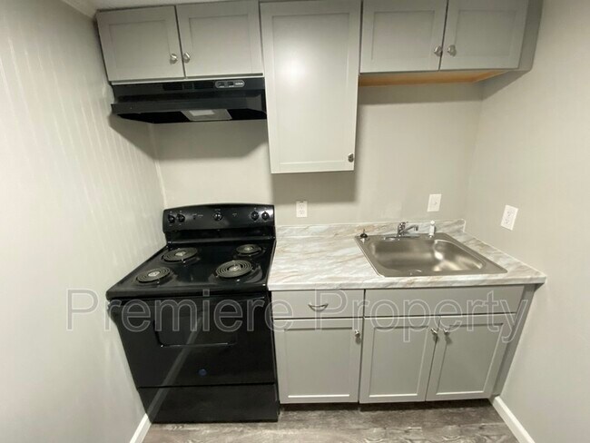 Building Photo - 833 E 21st Ave