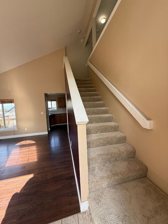 Building Photo - MOVE IN SPECIAL!!! 6 Bedroom Home in Belli...