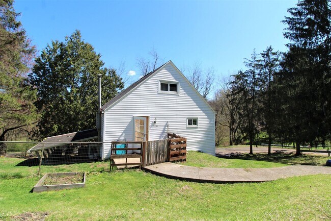 Foto del edificio - 3 Bed/2 Bath with Fenced in Back Yard - Av...