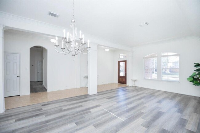 Foto del edificio - 8810 Rocky Knoll Ln