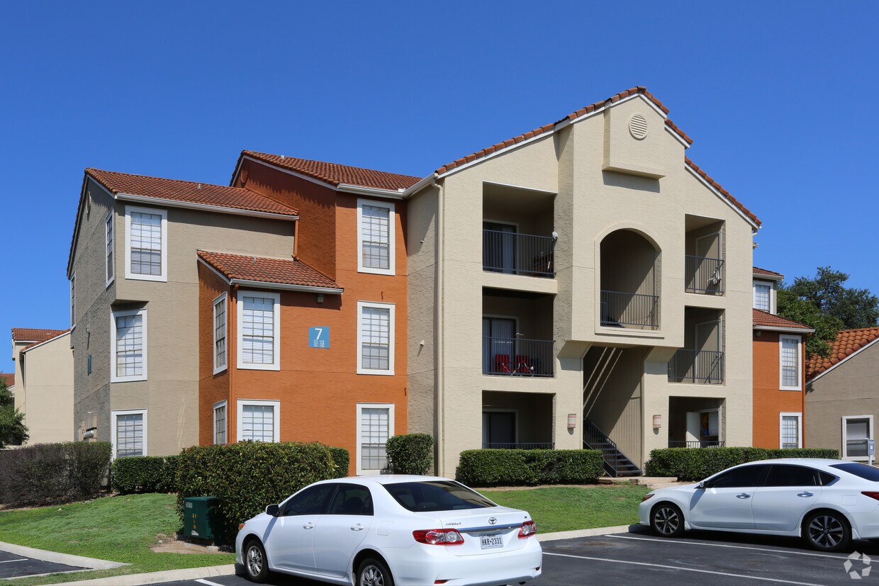 Villas of Henderson Pass Apartments San Antonio, TX