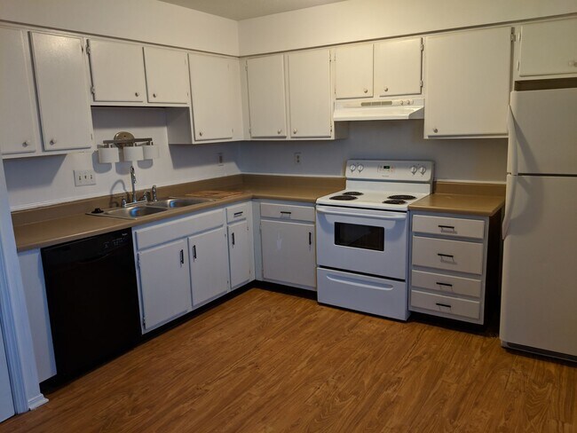 Foto del edificio - 6503 Park Central Way