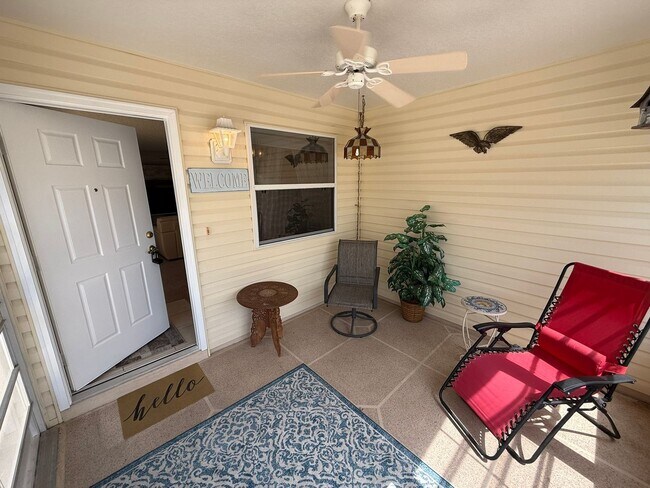 Foto del edificio - Delightful Turnkey Furnished, 2 bed, 2 Bath Patio Villa available for ANNUAL LEASE
