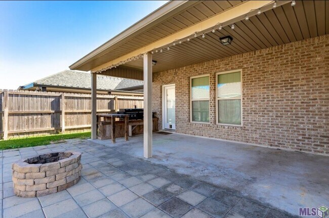 Building Photo - 710 Elliston Dr