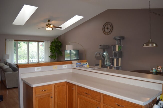 Foto del edificio - 7214 Blue Maple Trl