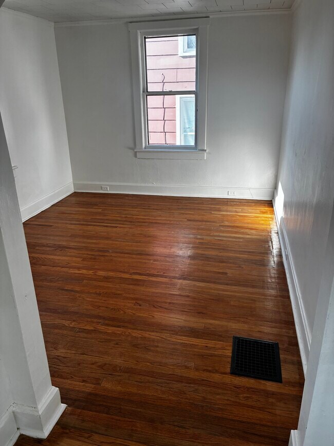 Foto del edificio - 636 Russell Ave