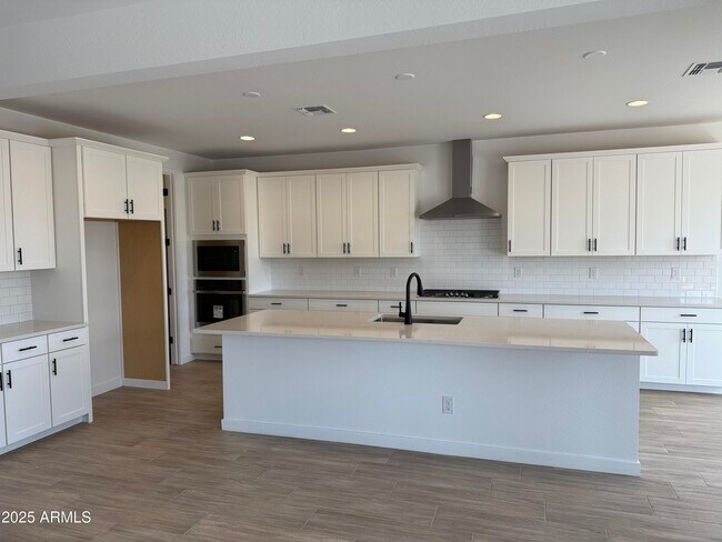 Building Photo - 40563 W Michaels Dr