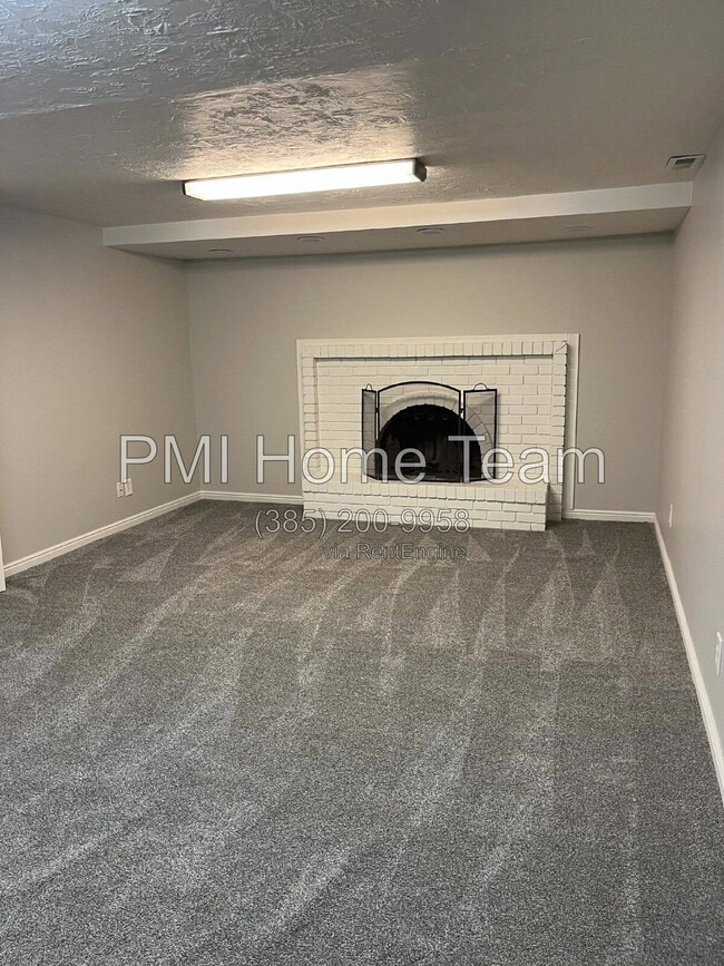 Foto del edificio - 215 Cobblecreek Rd