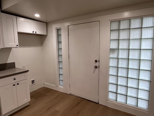 Building Photo - 2709 N Arrowhead Ave