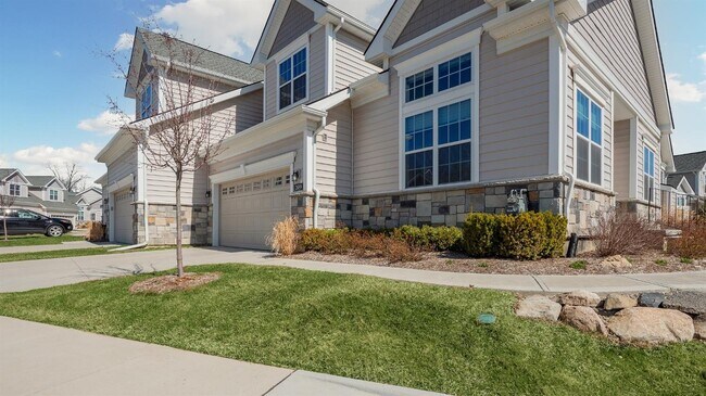 Building Photo - 2689 Oxford Cir