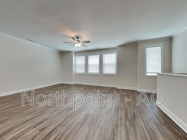Foto del edificio - 6925 Woodland Stream Pl