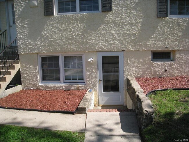 Building Photo - 107 Wallace St