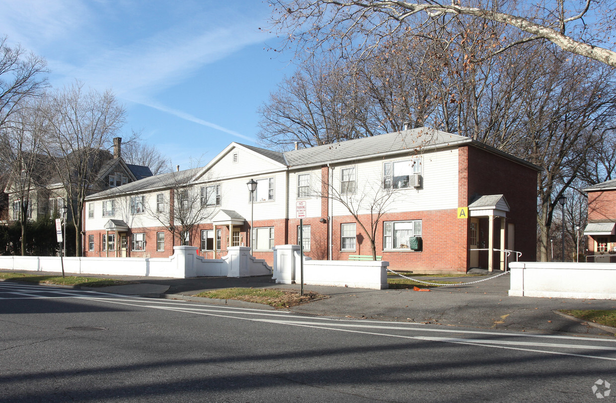 Building Photo - Wiltwyck Gardens