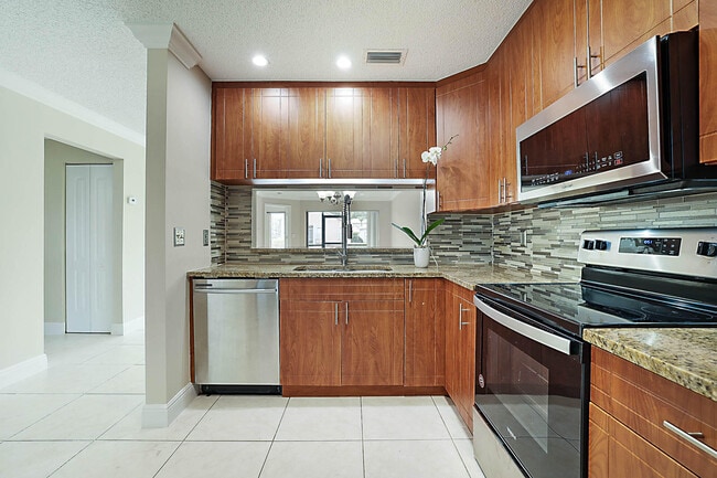 Building Photo - 505 Harbour Pointe Way