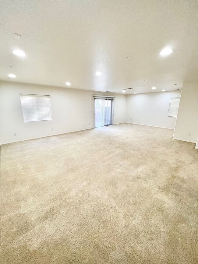Foto del edificio - 3bd 3bth Gated