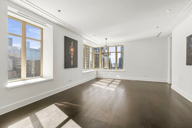 Photo - 118 E Erie St Apartment