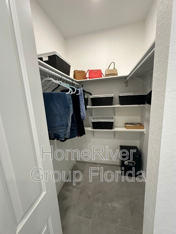 Foto del edificio - 1629 Diplomat Pkwy W