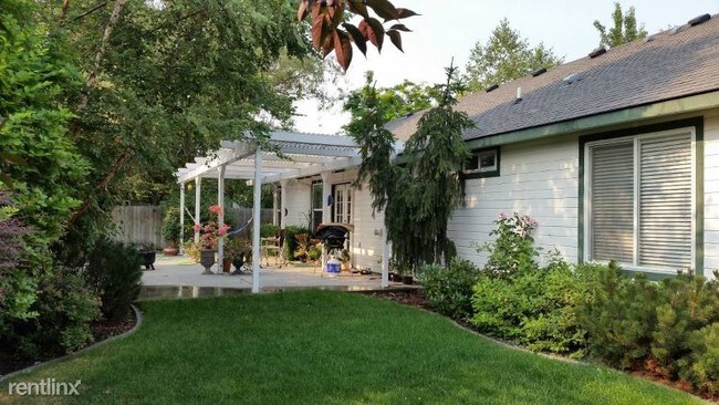 Building Photo - 3 br, 2 bath House - 1886 S. Labrador Pl