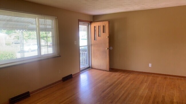 Building Photo - 3416 Stocker