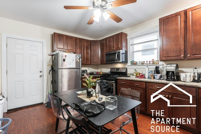 Foto del edificio - 2912 N Ridgeway Ave