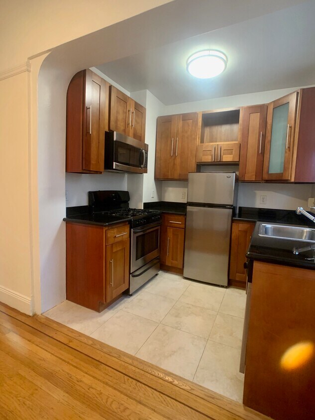 Primary Photo - 230 Oak St