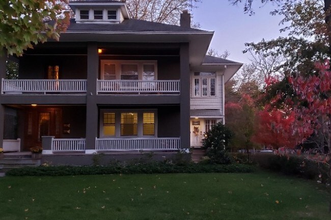 Front - 104 E Springettsbury Ave