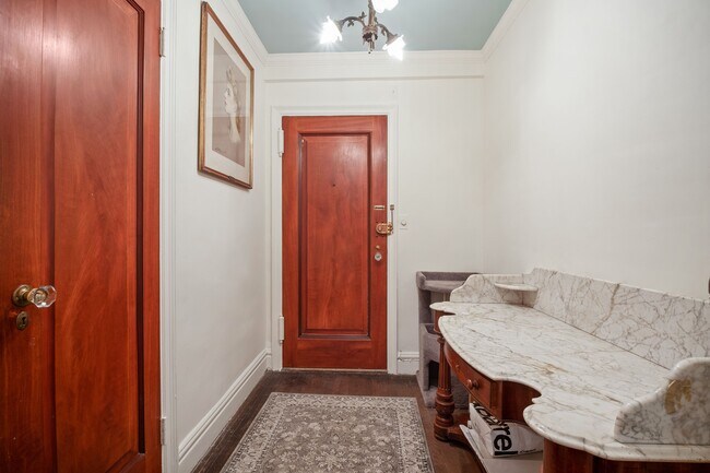 Building Photo - 319 E 50th St