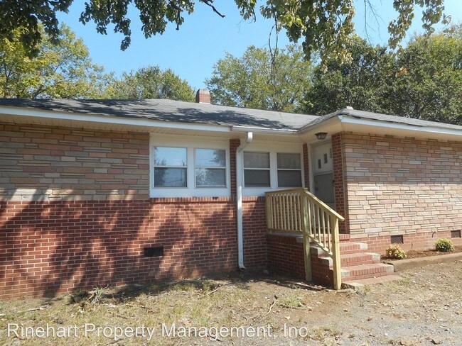 Building Photo - 2 br, 1 bath House - 1074 B Pecan Circle