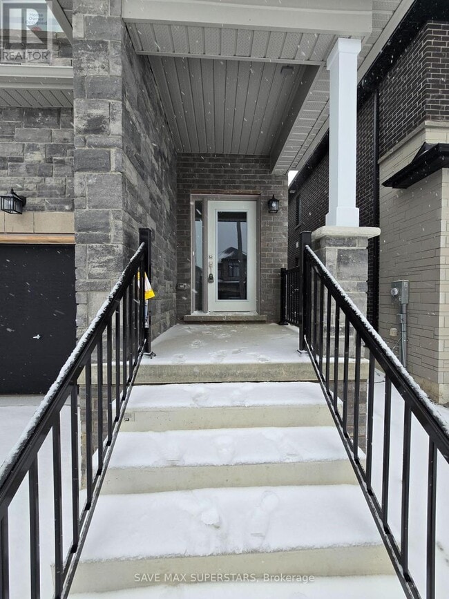 Building Photo - 17 Barnyard Trl