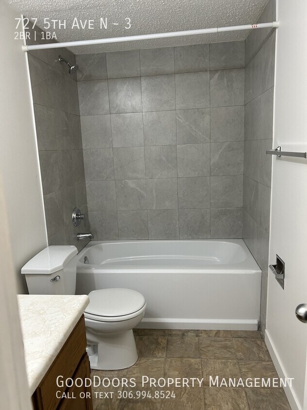 Photo du bâtiment - 727 5th Ave N