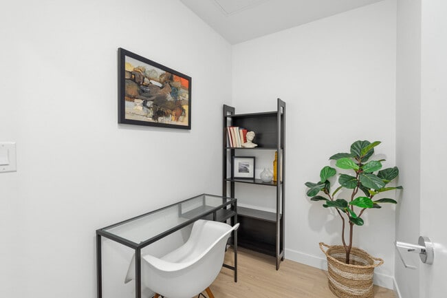 Building Photo - 2450 Garden Dr