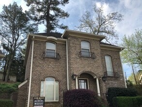Building Photo - 120 Fallsgrove Dr