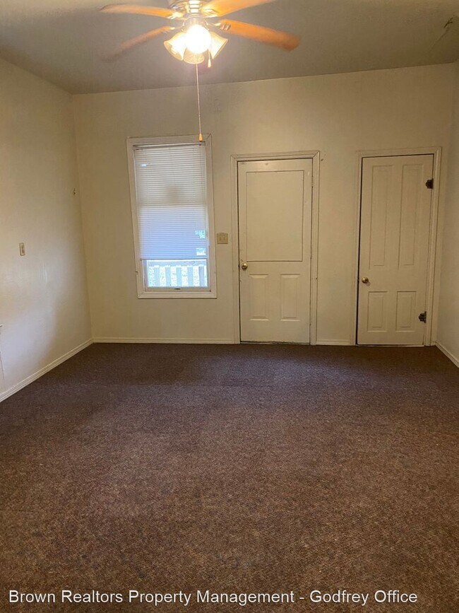 Building Photo - 3 br, 1 bath House - 923 E 7th