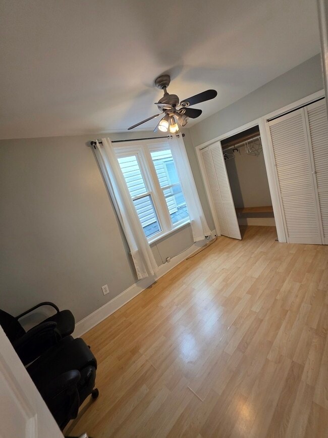 Foto del edificio - 3419 W Beach Ave