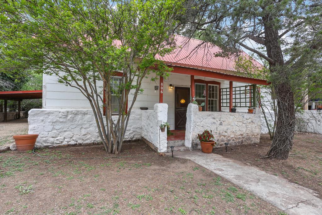 Primary Photo - 806 E Ave East