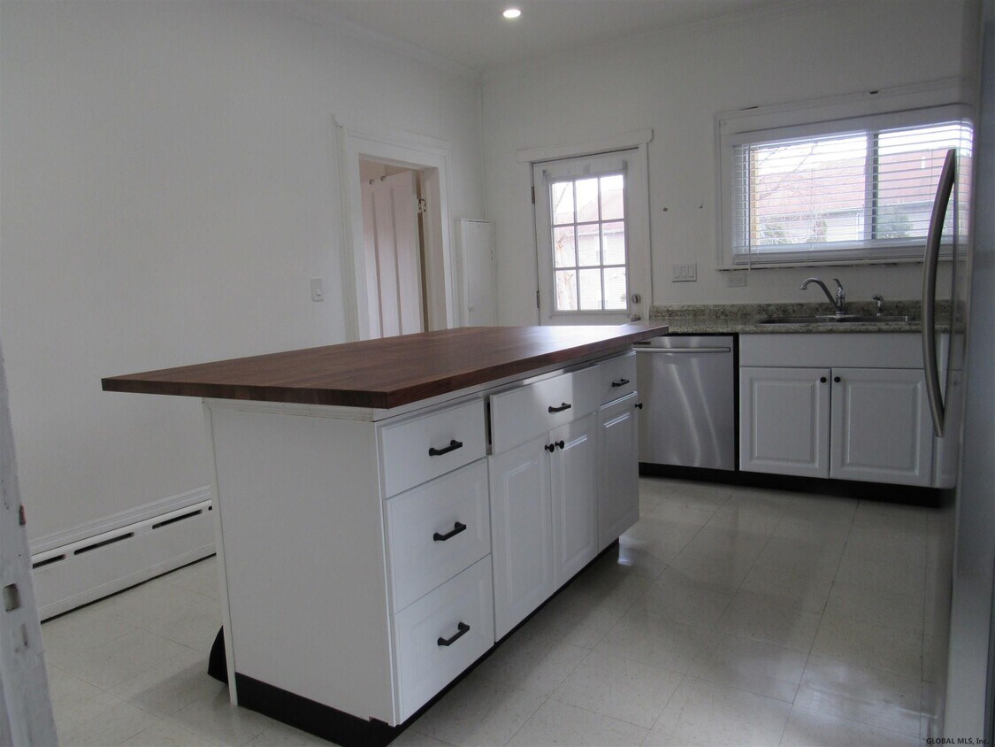 Primary Photo - 58 Vandenburgh Ave