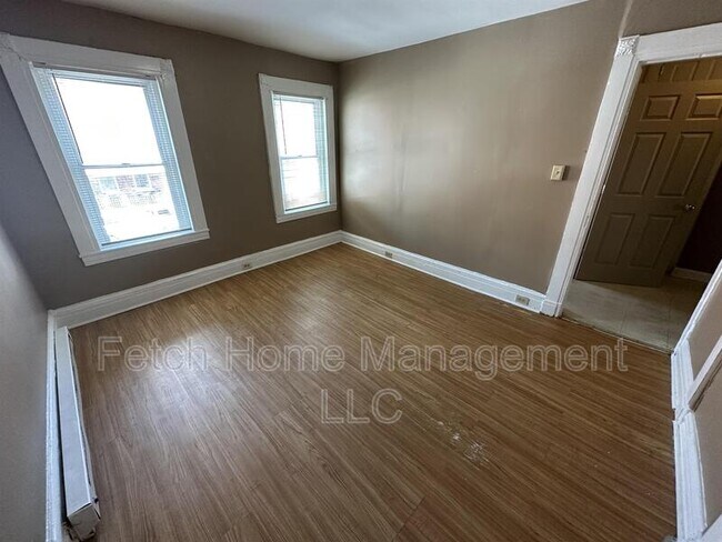 Building Photo - 336 S Prince St