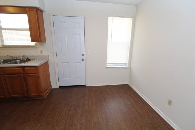 Building Photo - Convenient Southwest Pensacola Living — 3BR Home with Open Floor Plan, Private Fenced Yard & Easy...